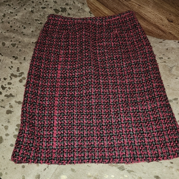 Red and Black Knee-Length Pencil Skirt - Picture 1 of 6